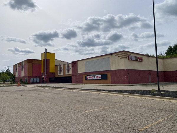 Lansing Mall Cinema - May 22 2022 (newer photo)